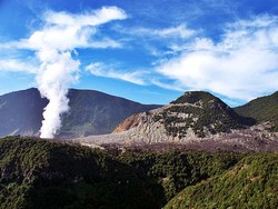 Pemandangan Indah Tersaji di Gunung Papandayan