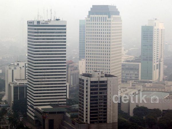 Jakarta Berkabut Putih