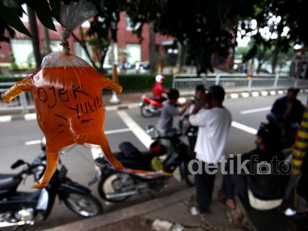 Gaya Unik Ojek Pancoran