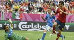 Fabregas Dipasang Jadi Penyerang karena Dinilai Amat Spesial