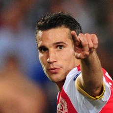 Arsenal Tak Bisa Beri RVP Gaji Besar