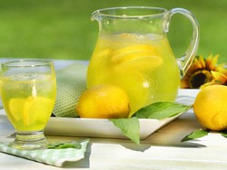 Slurrp..Lemon Juice Segar Sarat Khasiat!