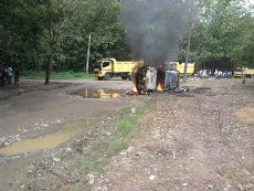 Konflik Lahan, Warga Bakar Mobil Perusahaan Tambang di Tapanuli Selatan