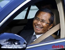 Demi Mobil Listrik, Dahlan Iskan Kunjungi Pabrik Accu di Cileungsi