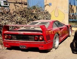 Ferrari Langka Milik Anak Saddam Hussein Berselimut Pasir