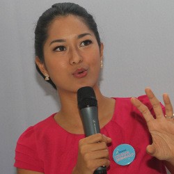Prisia Nasution, Si Tomboy yang Doyan Naik Motor