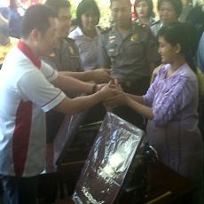 Polres Tanjung Perak Bagi-bagi 100 Mesin Jahit