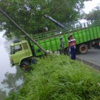 Truk Vs L 300, 3 Tewas dan 5 Orang Luka Parah