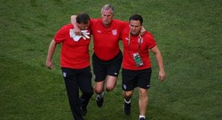 Tak Cuma Pemain, Pelatih Kiper Inggris Juga Ikut Cedera