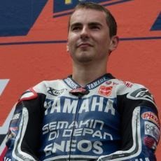 Lorenzo Tambah Kontrak di Yamaha