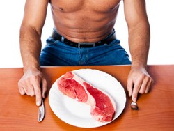 Ternyata Pria yang Doyan Makan Daging Dianggap Lebih Macho!