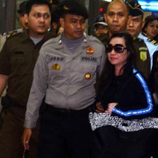 Sherny Kabur ke AS Demi Keselamatan Dirinya dan Keluarga