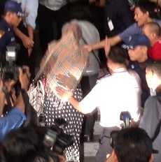Neneng pun Mendadak Berkerudung