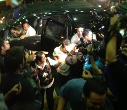 2 Pembantu Neneng yang Ditangkap Tiba di KPK