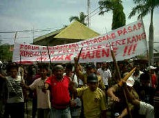 Rebutan Pulau dengan Kalsel, Ribuan Warga Majene Bawa Sajam ke DPRD 