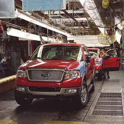 Rugi Rp 2,6 Triliun, Ford Pangkas Jumlah Karyawan