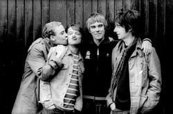 Vokalis The Stone Roses Ejek Rekan Satu Bandnya