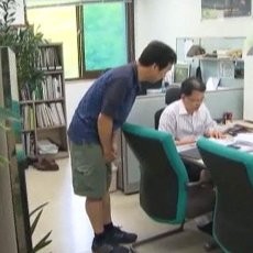 Aiiih...! PNS Korsel Boleh Pakai Celana Pendek & Sandal ke Kantor