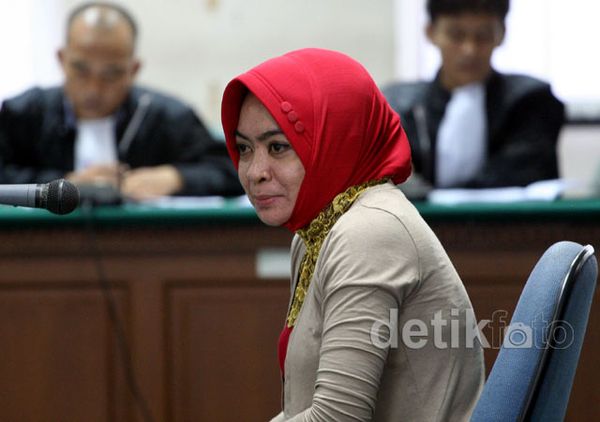 Wa Ode Nurhayati Jalani Sidang Perdana
