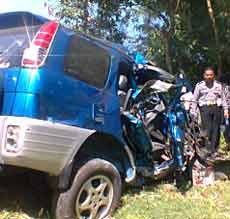 KA Sancaka Seruduk Mobil Taruna, Satu Orang Tewas