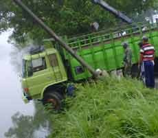 Korban Tewas Kecelakaan Truk Vs L 300 Bertambah