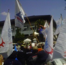 Elpiji 3 Kg Mahal, Ribuan Buruh Geruduk Gedung Sate