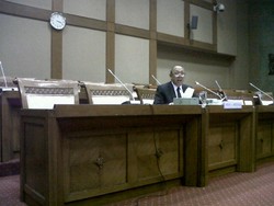 I Wayan Ingin OJK Tarik Iuran dari Industri Keuangan