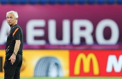 Posisi Van Marwijk Dipastikan Tetap Aman