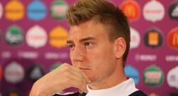 Denmark Punya Statistik Bagus, Bendtner Tak Jemawa