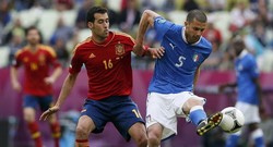 Soal Rumput, Busquets Minta UEFA Bertindak