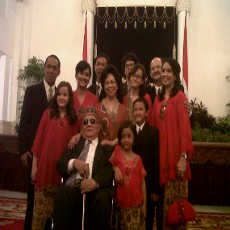 Keguyupan Keluarga Menkes Nafsiah Mboi Saat Pelantikan