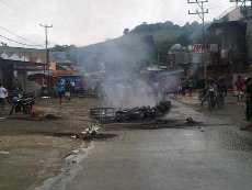 Jayapura Rusuh, Terdengar Tembakan & Fasilitas Publik Dibakar