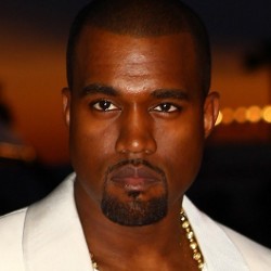 Kanye West Pajang Foto Bugil Kim Kardashian di Twitter?