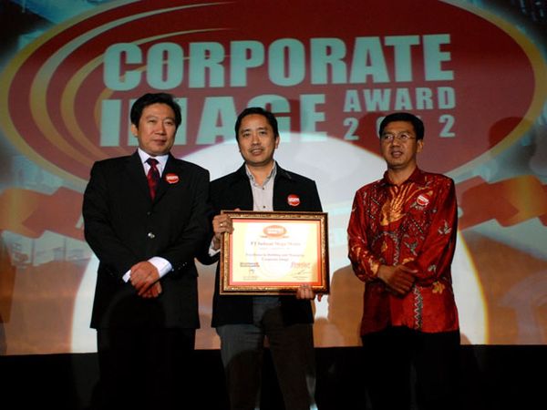 IM2 Raih Corporate Image Award 2012