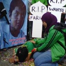 Suporter Persebaya Tewas, Bonek Tuduh Polisi Lepas Tanggung Jawab