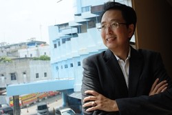 Membangun Saluran Pipa untuk Mengalirkan Uang