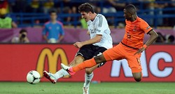 Gomez Dua Gol, Jerman Taklukkan Belanda