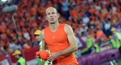 Keluar Lewat Mana, Arjen?