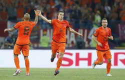 Van der Vaart Belum Menyerah