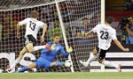 Dua Gol Gomez Menangkan Jerman