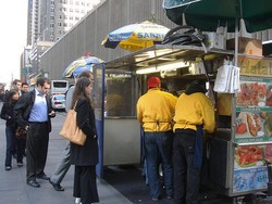 Gerai 53rd&6th Sajikan Makanan Halal Lezat di Pinggir Jalan