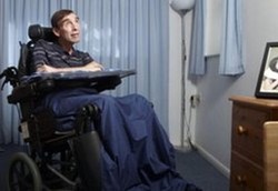 Cuma Bisa Gerakkan Mata, Pria Lumpuh 7 Tahun nge-Tweet Hello World