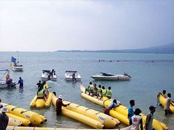 Akhir Pekan Penuh Cerita di Pantai Carita