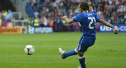 Tentang Indahnya Tendangan Bebas Pirlo