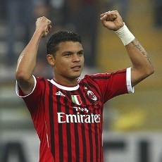 Berlusconi Pastikan Thiago Silva Bertahan