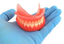 Cegah Malpraktik, Kemkes Beri Pelatihan untuk Tukang Gigi