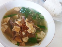 Hangat Gurih Kemepul Racikan Soto dari Kudus