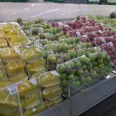 Importir: RI Ribut Buah Impor Bahaya, Malaysia dan Singapura Diam Saja