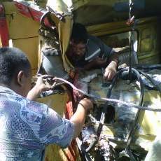 Truk Selip Tabrak Pohon, Sopir Tewas Terjepit