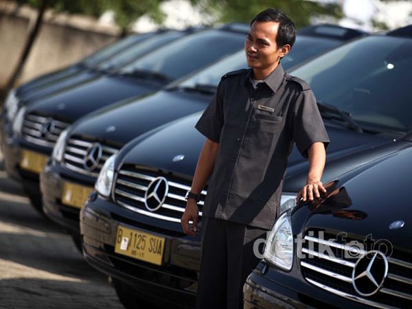 Mercy Viano Jadi Taksi Mewah